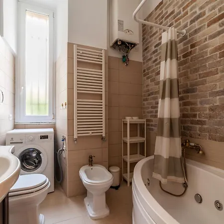Guesthost - Termini Lovely Flat Appartement *