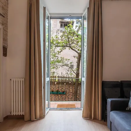 Guesthost - Termini Lovely Flat Appartement